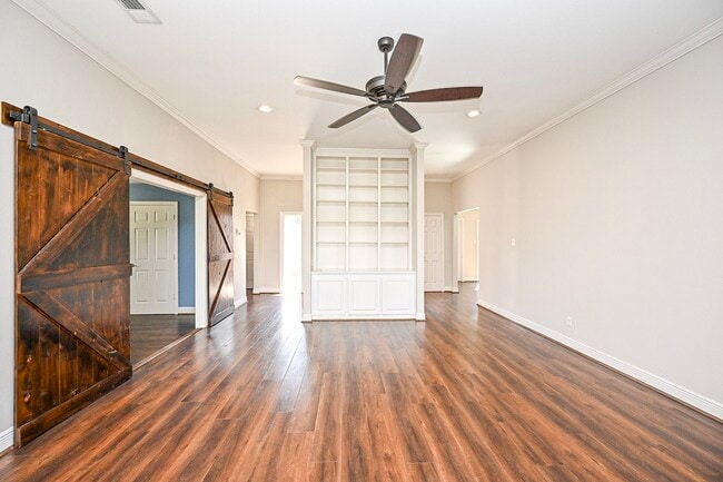 Photo - 414 Fox Briar Ln