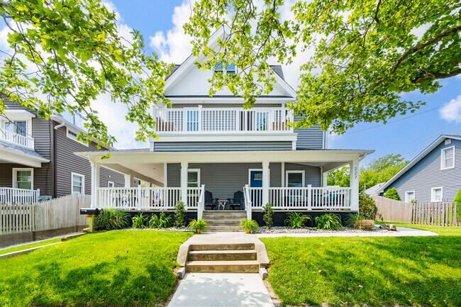 Private Porch - 227 16th Ave Unit A