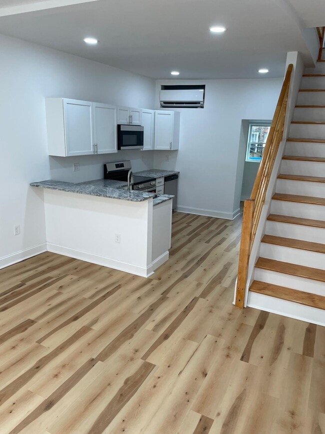 Photo - 1731 N Dover St
