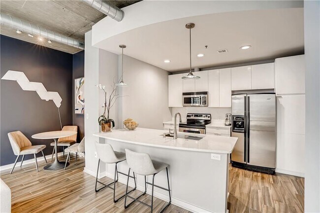 Photo - 923 Peachtree St NE Unidad 1731