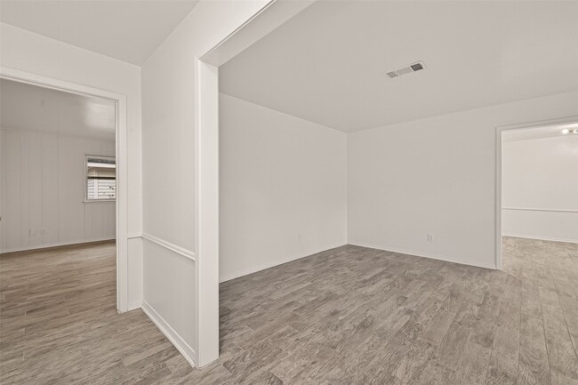 Photo - 5615 Beechnut St