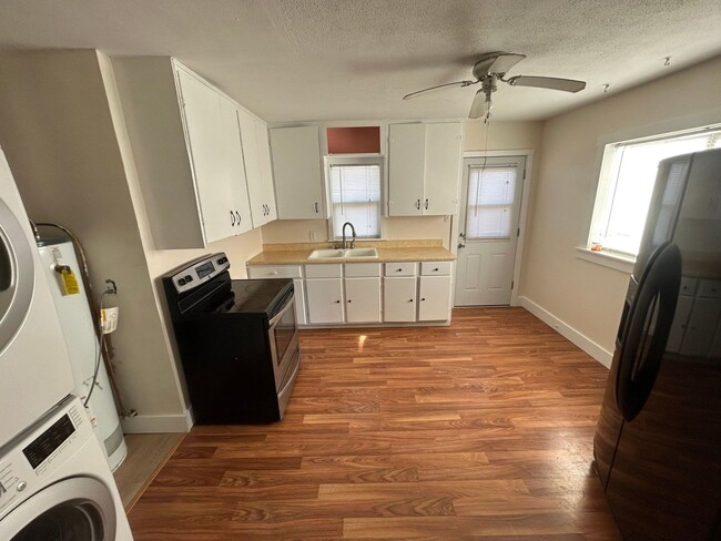 Photo - Cozy 4 bed 1 Bath House close to Schools and Rec Center