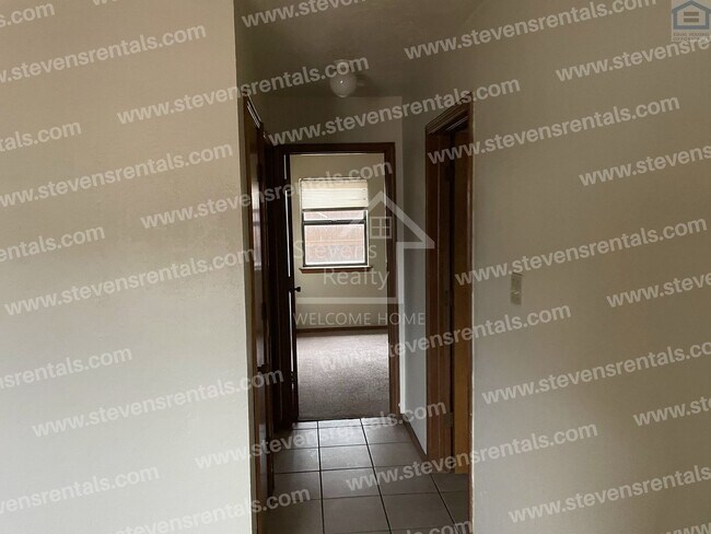 Photo - 1912 SW D Ave