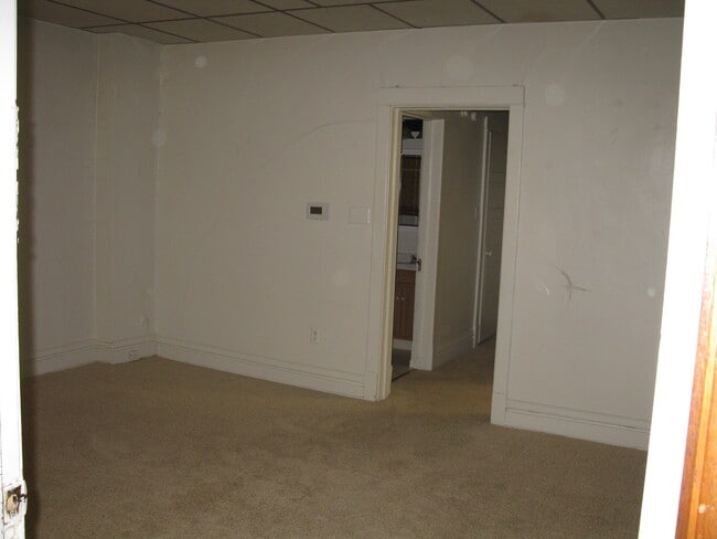 Living room - 432 E 7th St Unit 1