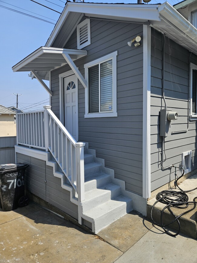 Building Photo - 710 S Leland St Unit .5