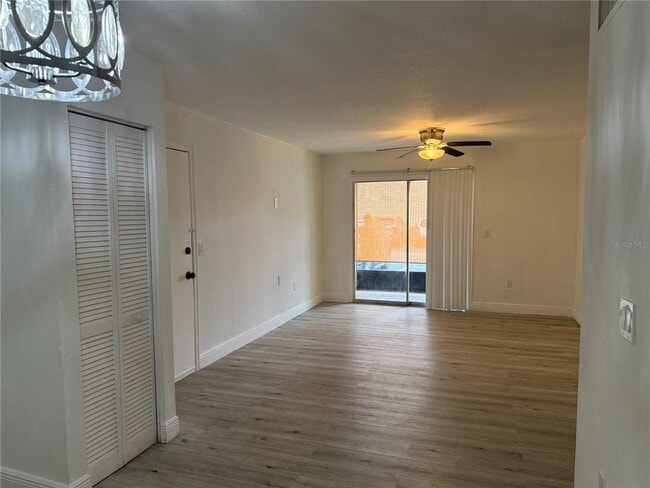Building Photo - 900 N Lake Destiny Rd Unit A
