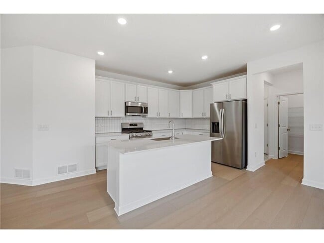 Photo - 18348 Gladhurst Ln