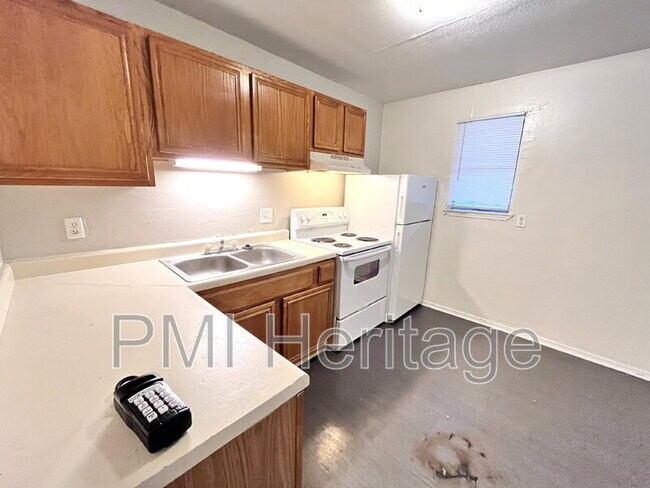 Photo - 809 E Huntsville Ave Unidad Apt 204