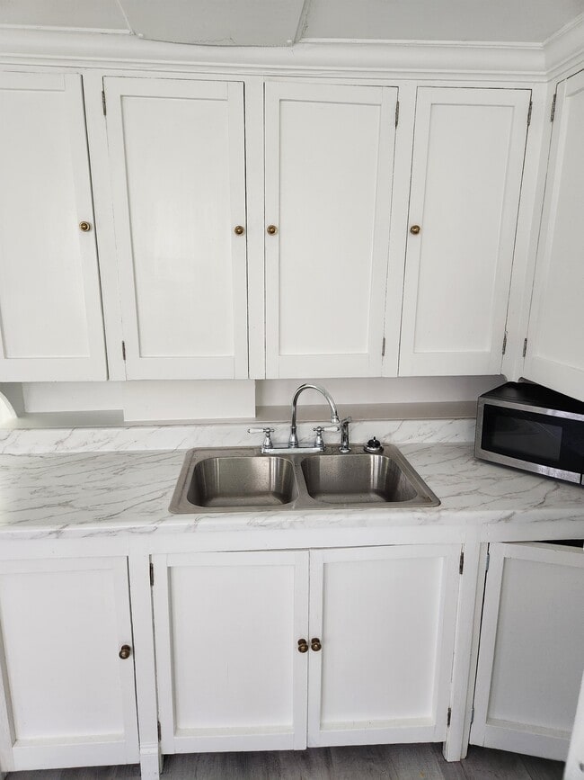 Building Photo - 185 Thames St Unit B-1