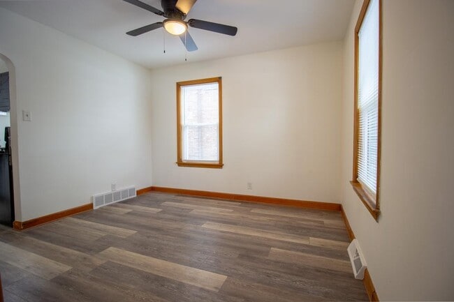212 E 142nd Pl
