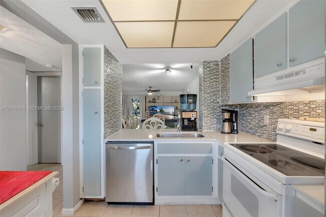 Photo - 1101 Crystal Lake Dr Unit 203