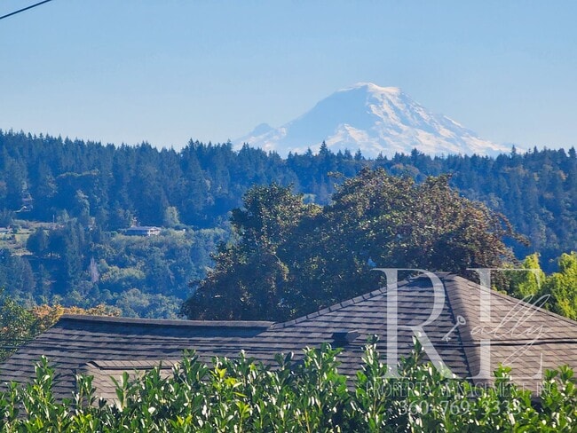 Building Photo - Fantastic Manette; Seattle Peek-a-boo