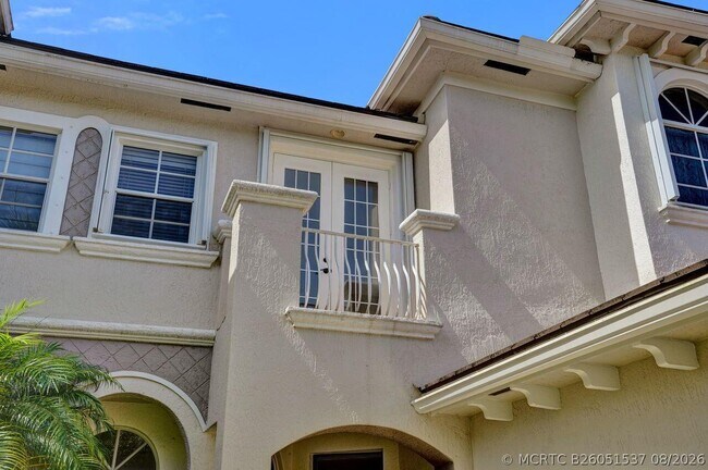 606 W Circle Dr