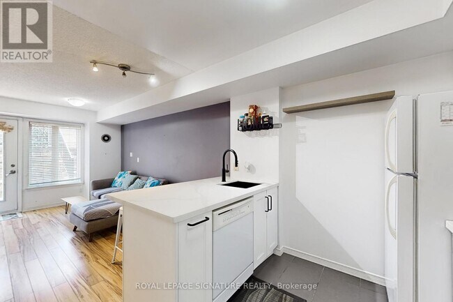 Photo - 21 Pirandello St