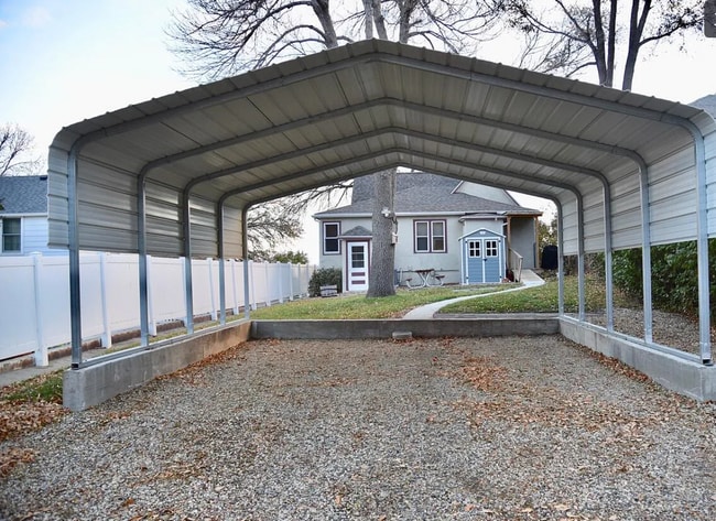 Building Photo - 210 E Wynoka St