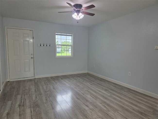 Photo - 209 Franlee St