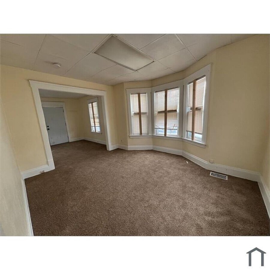 Photo - 1318 E 188th St