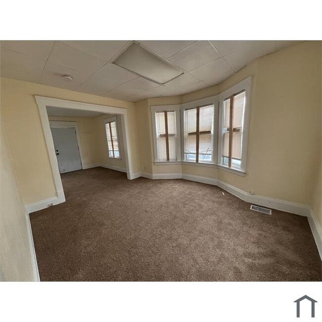 Building Photo - 1318 E 188th St