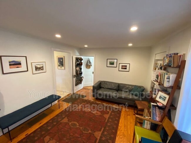 Photo - 1080 Benteen Ave SE