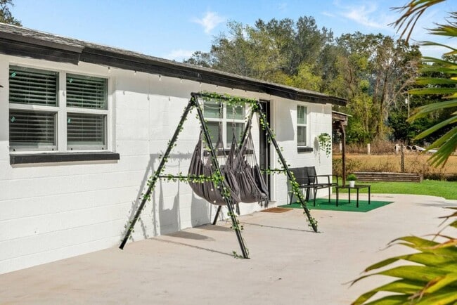 Building Photo - The peaceful place