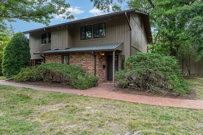 Building Photo - 1408 Oak Tree Dr Rental