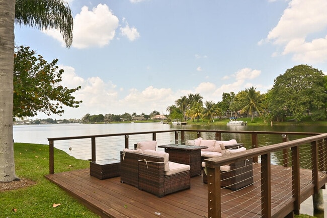 Building Photo - 12828 Meadowbreeze Dr