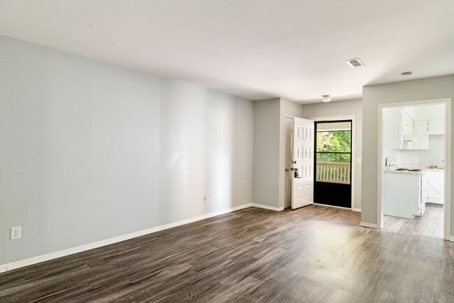 Building Photo - 32 S Germantown Rd Unit 3