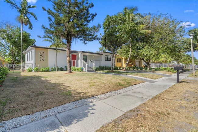 Photo - 220 NW 134th St