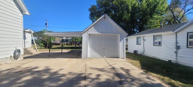 Photo - 120 N Iowa Ave