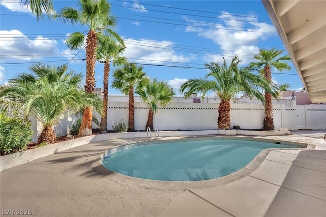 Photo - 2325 Sombrero Dr