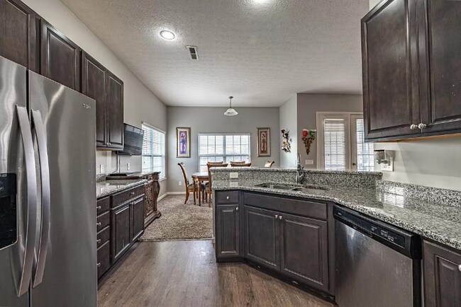 Photo - 660 Redwood Ln