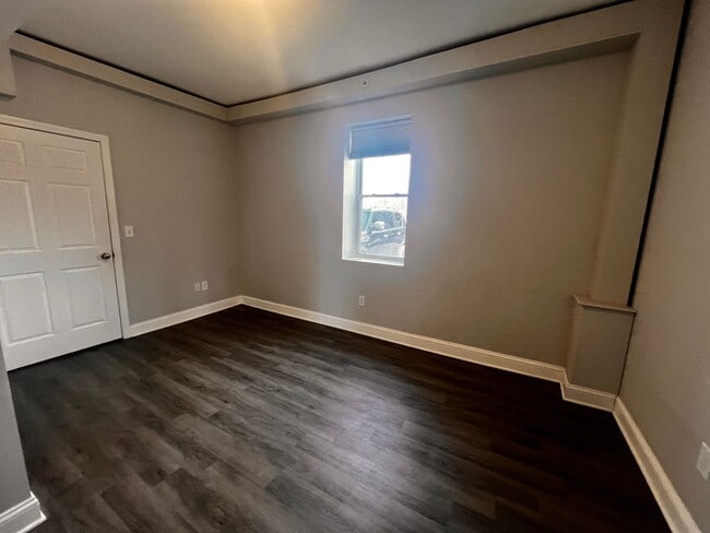 Photo - 2185 River Rd Unit Apt 1