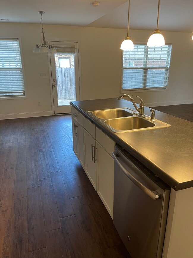 Photo - 1511 Joy St SE