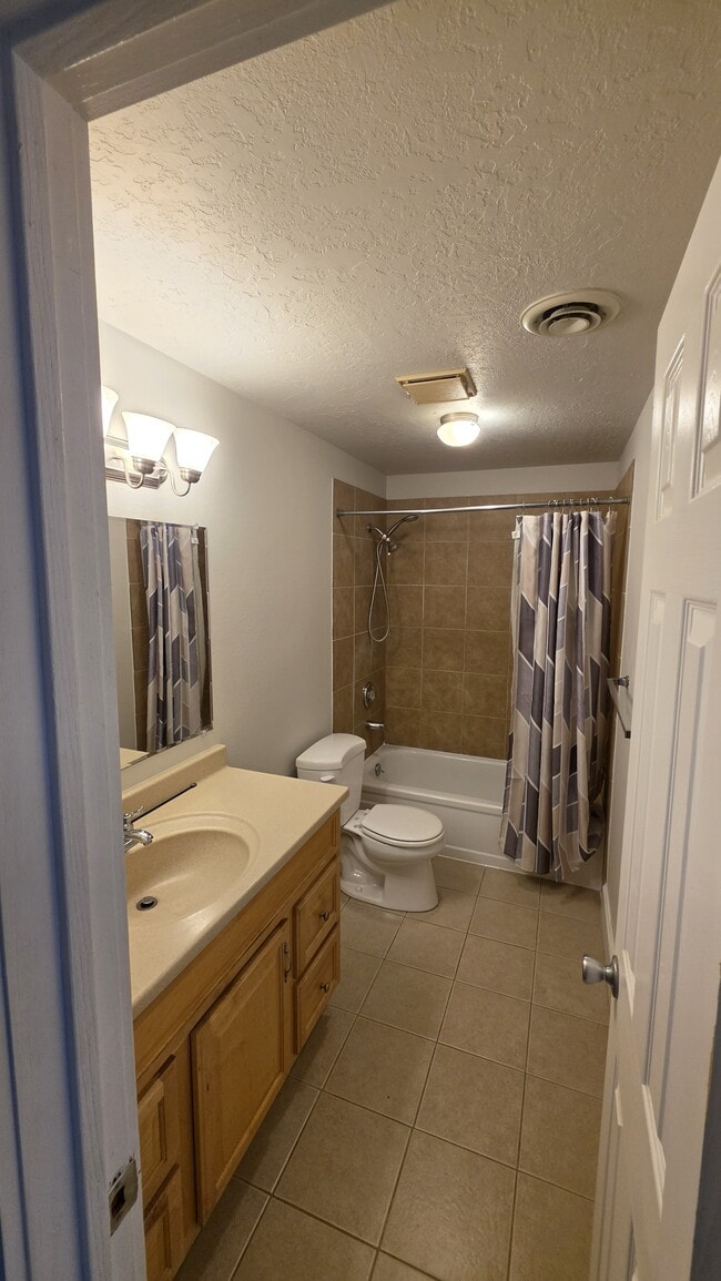 Building Photo - 665 Brookside Ct