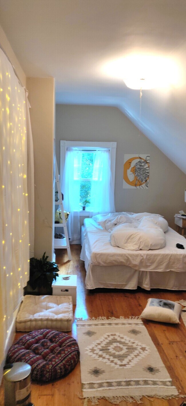 Building Photo - 17-19 Putnam Ct