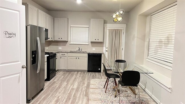 Photo - 600 Knopper St