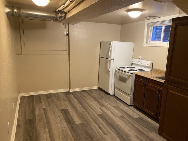 Cozy apartment in Potter Highlands!

Available Now!