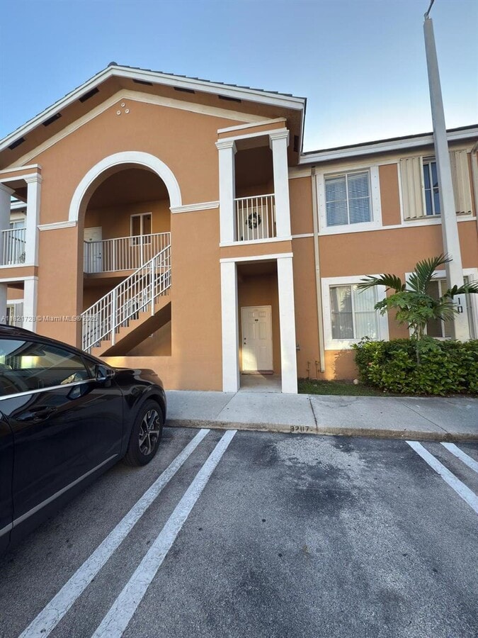Photo - 17720 NW 73rd Ave Unidad 107 Rental