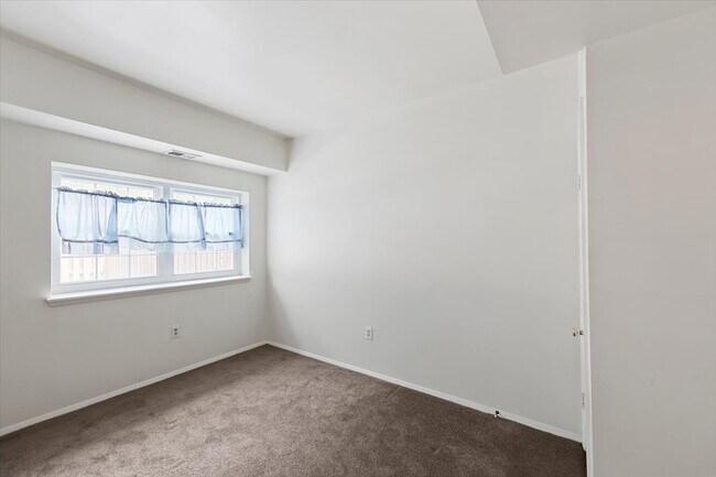 Photo - 8032 Sandy Spring Rd