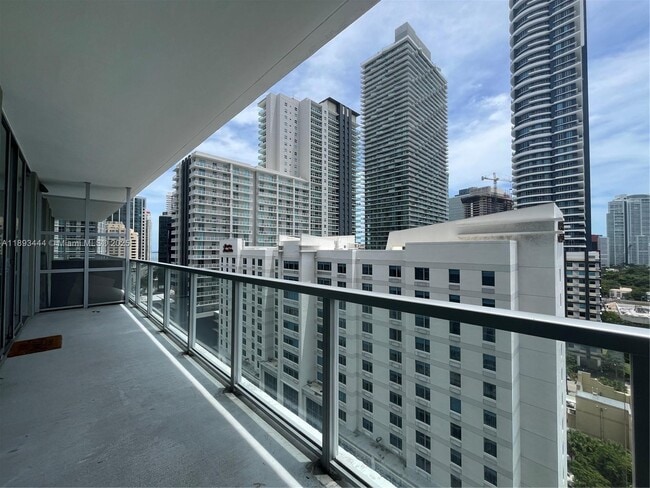 Photo - 79 SW 12th St Unidad 2808-S