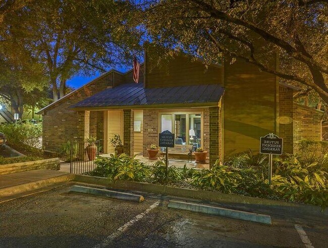 Photo - 11441 N Interstate Hwy 35 Unit c5