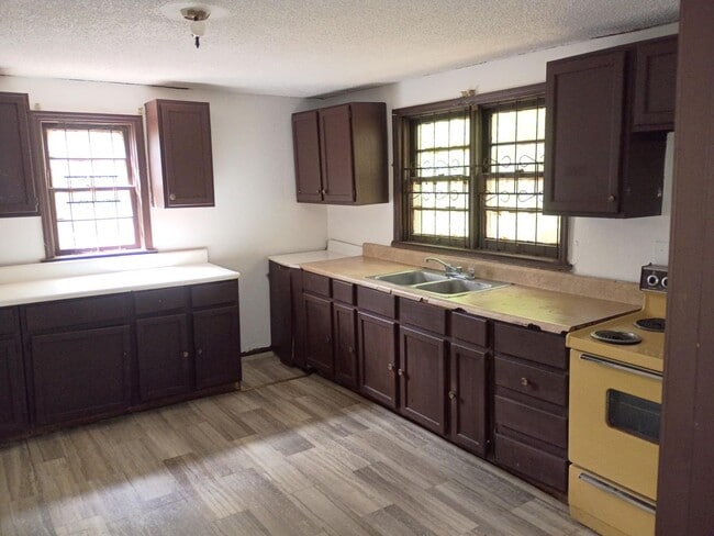 Photo - 304 Wells Ave