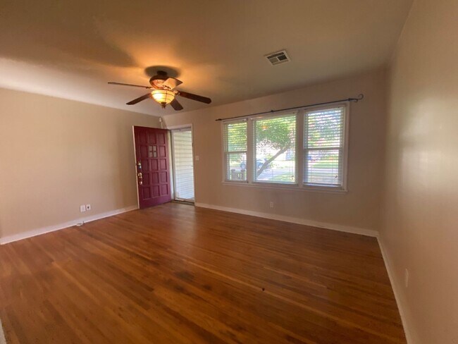 Photo - Close to Brookside & Riverparks!!