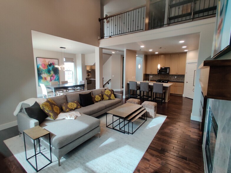 13287 Alexis Dr