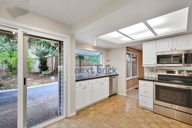 Photo - Spacious 4 bedroom and 2.5 bathroom in Redmond Ready for Rent!