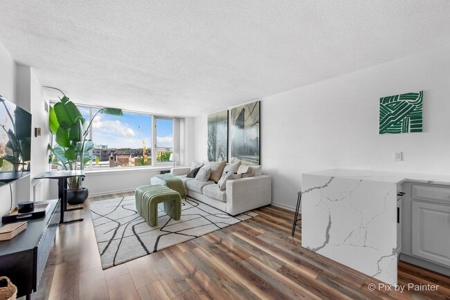 Building Photo - 2728 N Hampden Ct Unit 710-APT 710