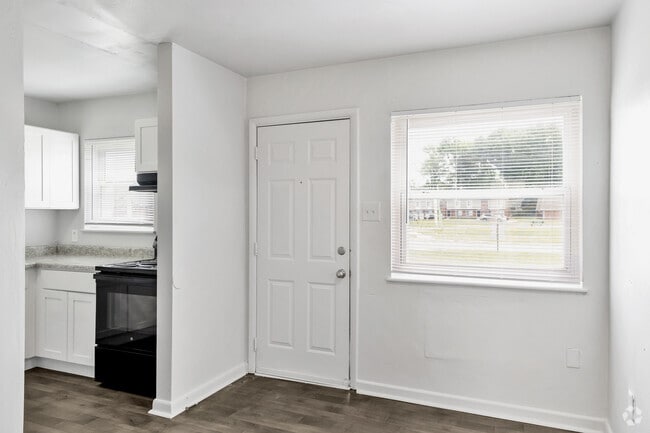 2BR, 1BA - 1,013SF - Dining Room - Aden Park Apartments