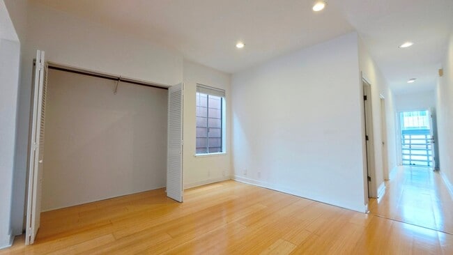Photo - 275-281-281 27th Ave Unidad 275