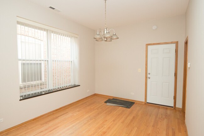 2138 W Chicago Ave Unit R4
