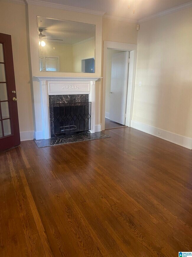 Photo - 530 52nd St S